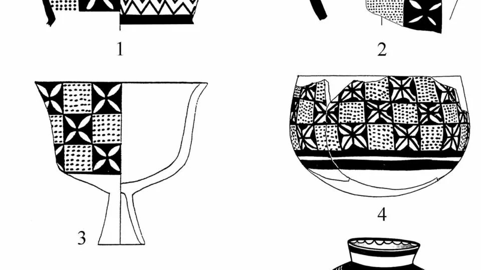 توجد زهور صغيرة بأربع بتلات داخل المربعات السوداء لنمط رقعة الشطرنج. - يوسف جارفينكل