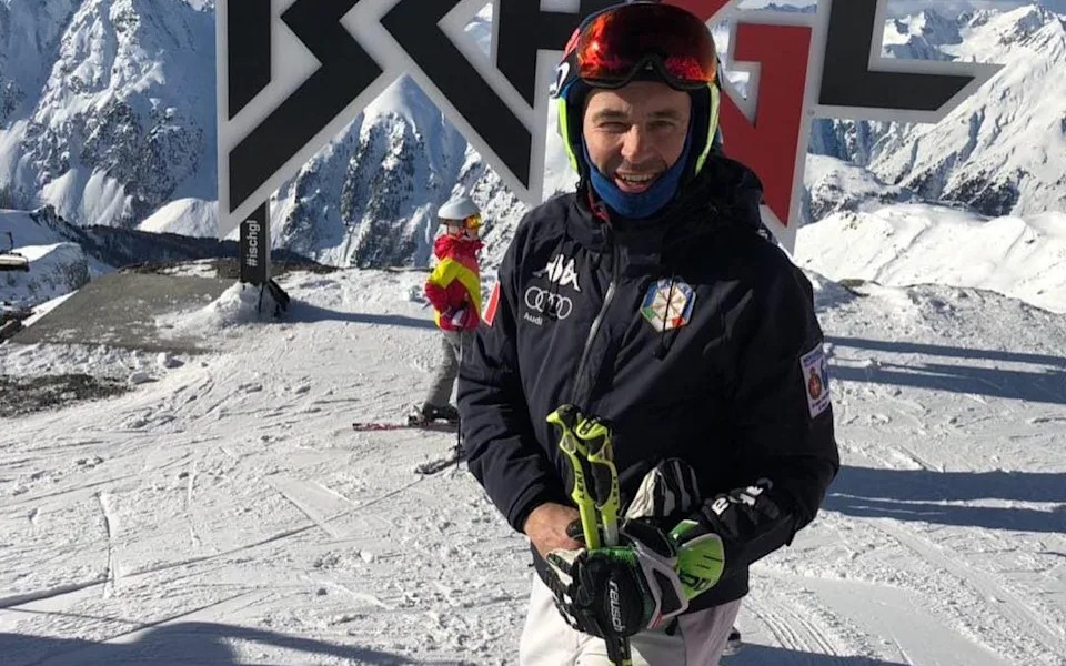 استمتع فسيفولود كوزيمياكو بالسفر حول العالم لخوض تجارب فريدة مثل التزلج في جبال الألب