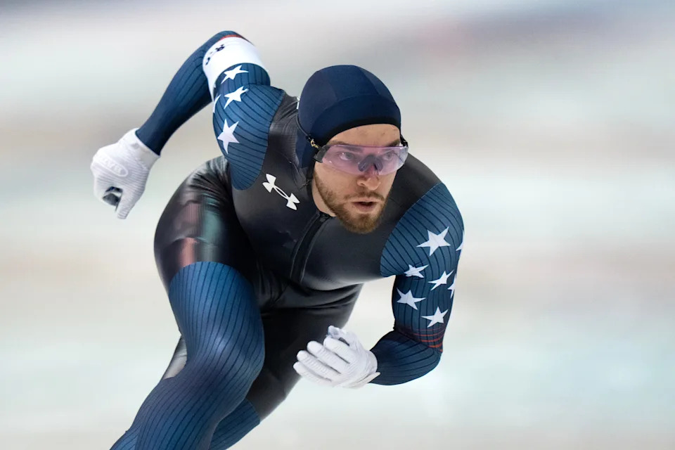 زاك ستوبيلمور يتسابق لتحقيق النصر والمركز الأولمبي في سباق 500 متر.