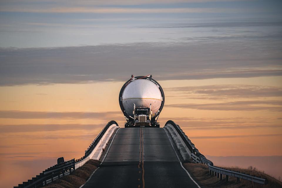 يتم نقل هدية الصاروخ