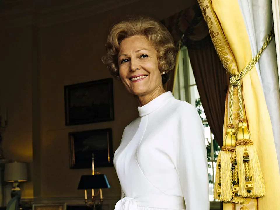 بات نيكسون.