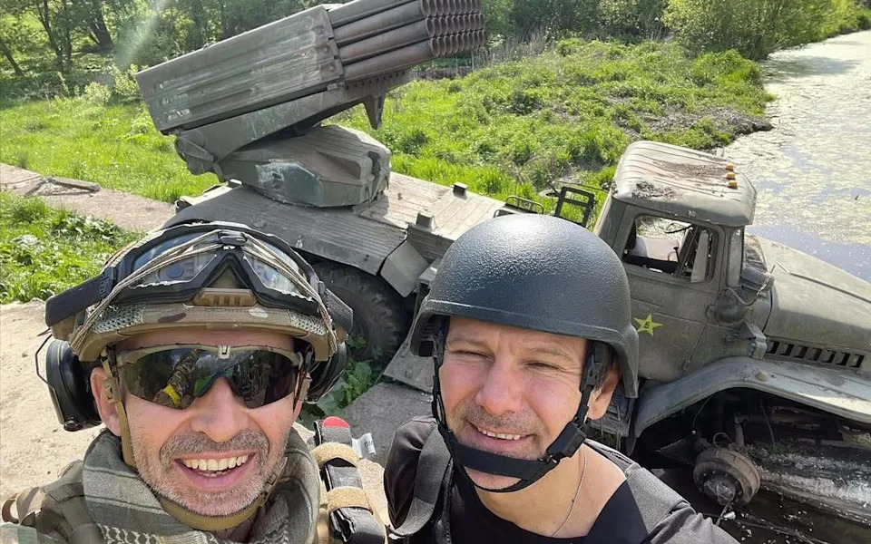 السيد كوزيمياكو ورفيق السلاح