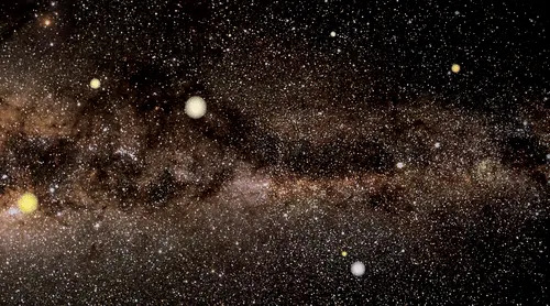 يمر كوكب مخطط أمام النجم، مما يسبب تشوهًا يشبه العدسة للنجوم الموجودة خلفه