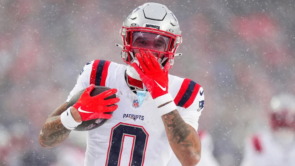 حصل كريستيان جونزاليس على اعتراض متأخر ساعد نيو إنجلاند على إنهاء المباراة في الربع الرابع