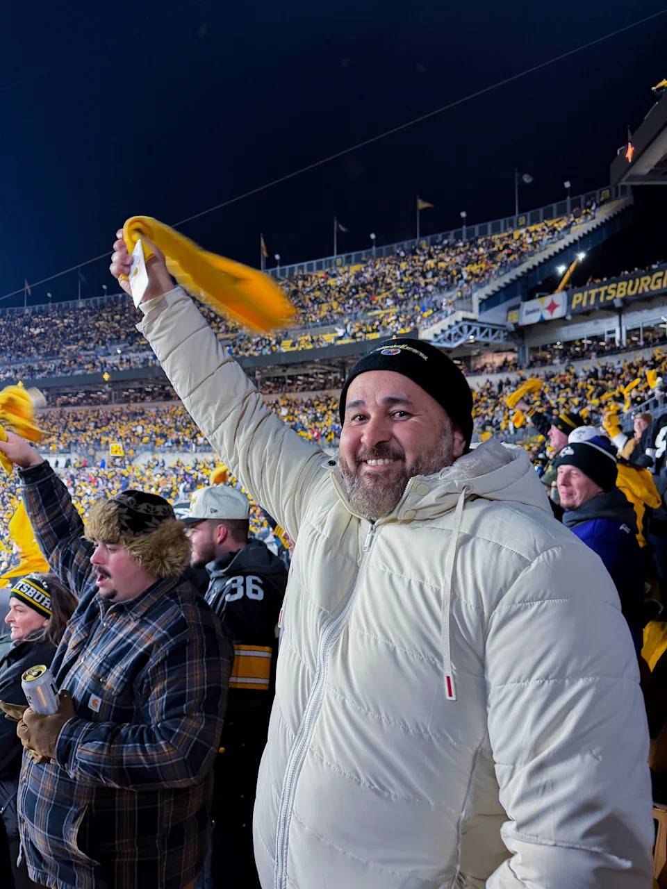 كلايتون يلوح بمنشفة رهيبة. (فرانك مايكل سميث)