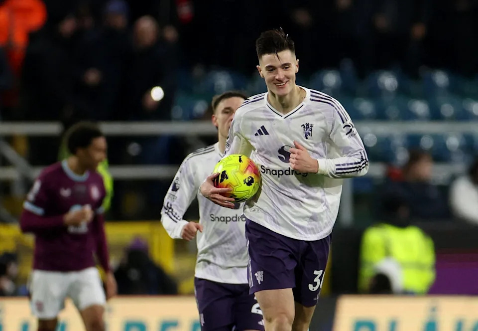 سجل السلوفيني الآن عددًا من الأهداف تحت قيادة دارين فليتشر يماثل ما سجله تحت قيادة روبن أموريم (رويترز)