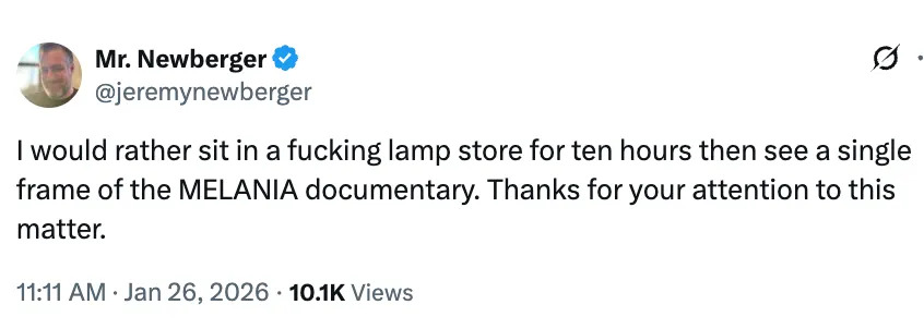 تغريدة @jeremynewberger: أفضّل قضاء عشر ساعات في متجر المصابيح بدلاً من مشاهدة الفيلم الوثائقي لميلانيا. تم النشر في 26 يناير 2026، مع 10.1 ألف مشاهدة