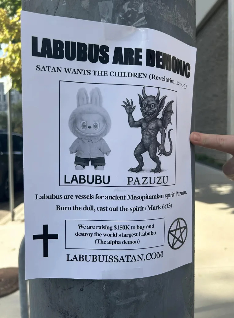 منشور نكتة يقارن يسوع بشخصيات كرتونية "لابوبو" و "بازوزو،" مع رابط موقع الويب المتقاطع والمحاكاة الساخرة في الأسفل