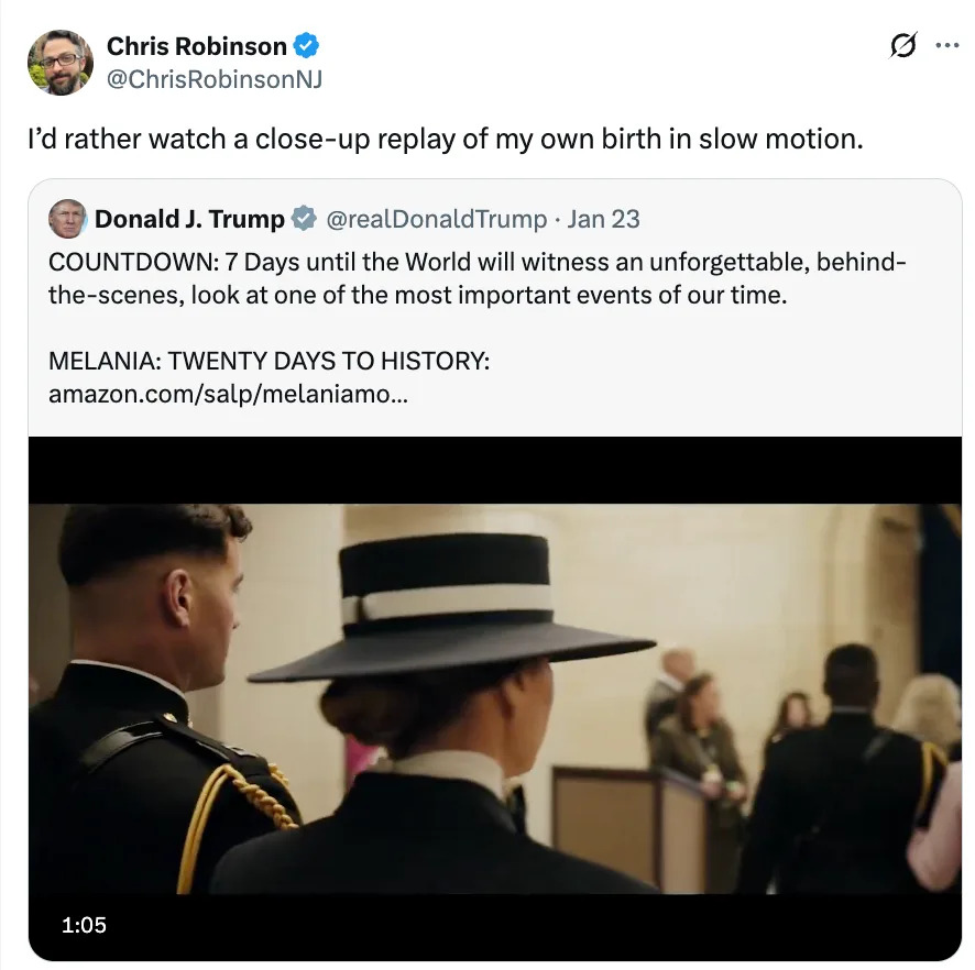 لقطة شاشة على تويتر مع تعليق حول مراجعة ميلاد الشخص. أدناه، معاينة فيديو من دونالد جيه ترامب تعرض حدثًا رسميًا مع الحضور