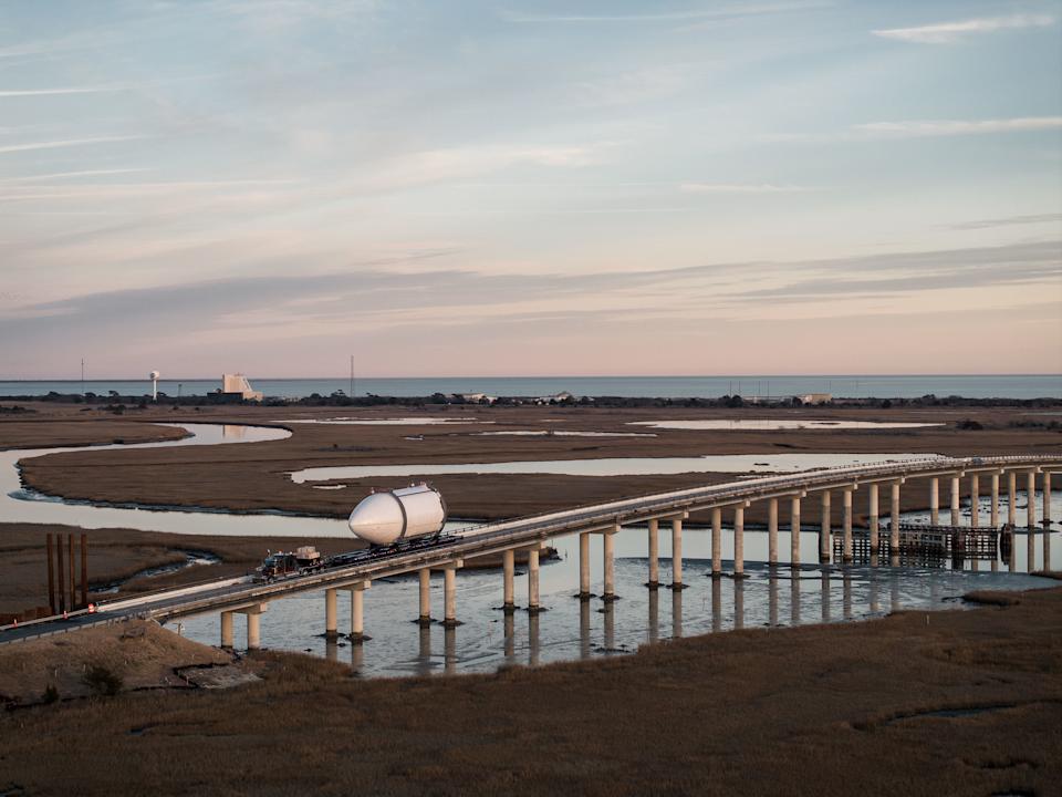 يتم نقل هدية الصاروخ