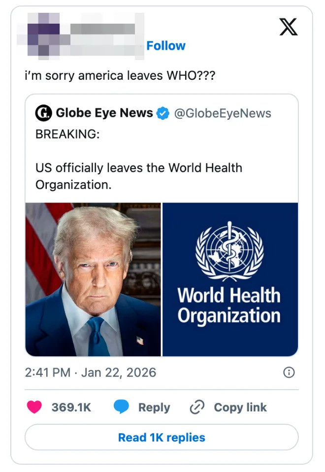 صورة لتغريدة تظهر الرئيس الأمريكي السابق مع النص: "الولايات المتحدة تنسحب رسميا من منظمة الصحة العالمية."